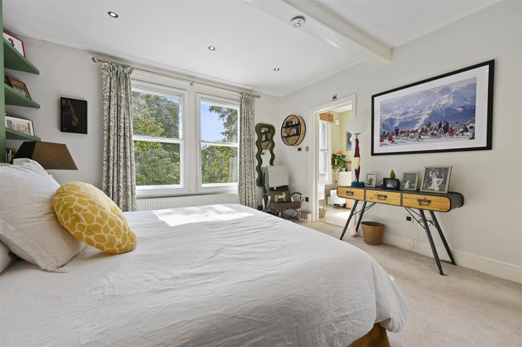 Sinclair Gardens - BedroomE3