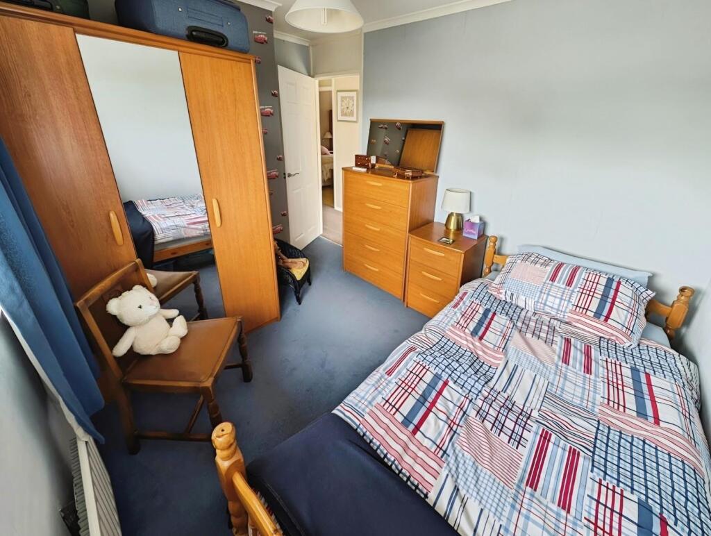85226c53-bed 204.jpg