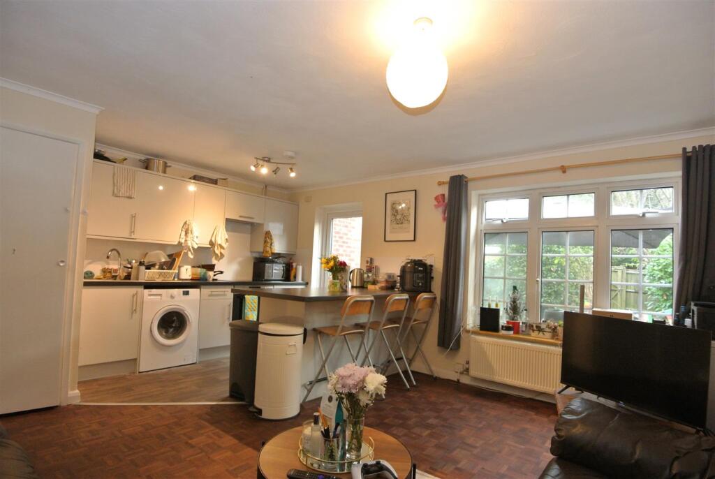 Lounge Kitchen.JPG