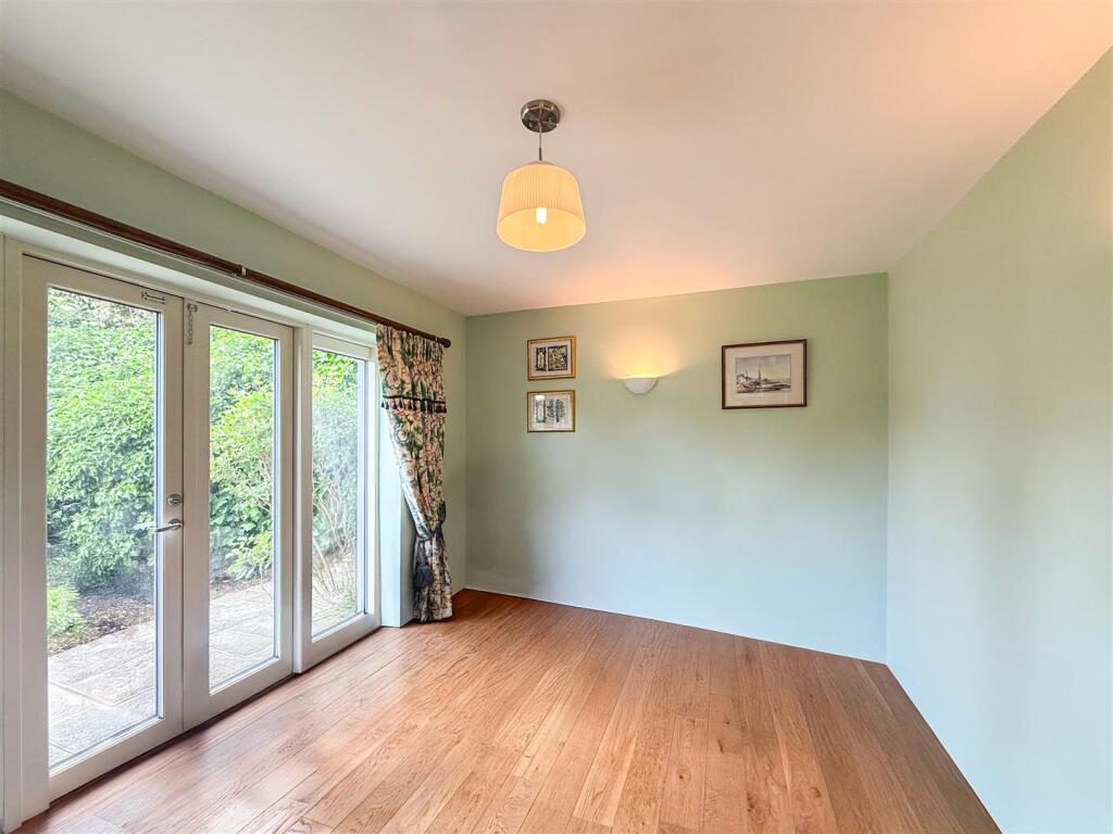 bedroom/guest room
