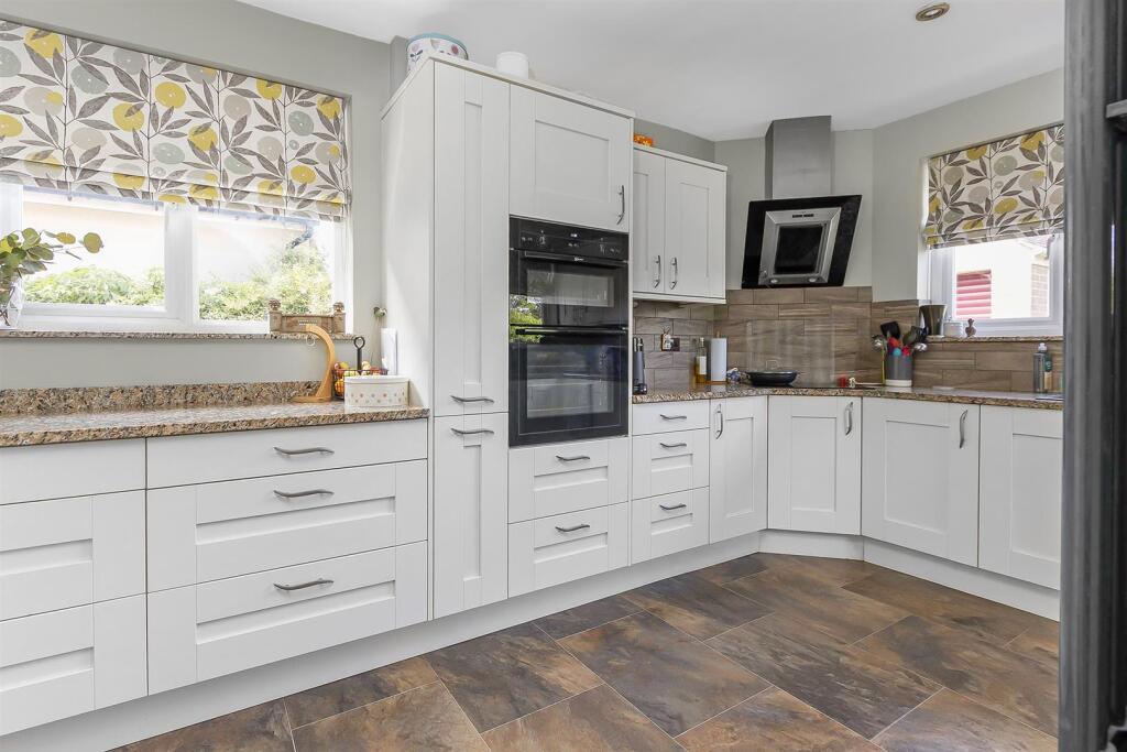 12 Longrood Road (18).jpg