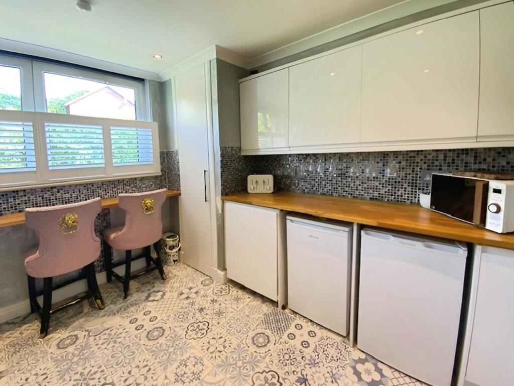 Breakfasting Kitchen