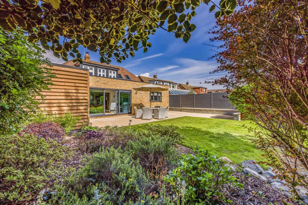 15 Sinah Lane, Hayling Island-Small-PorticoMarketi