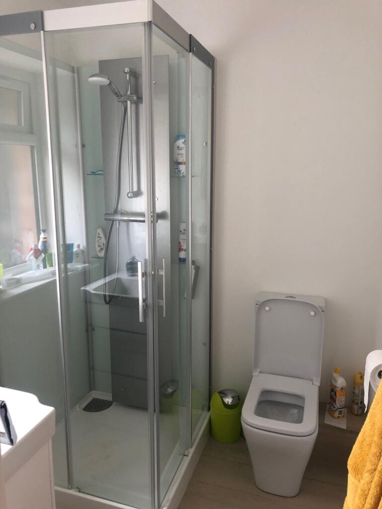 Annexe Shower Room