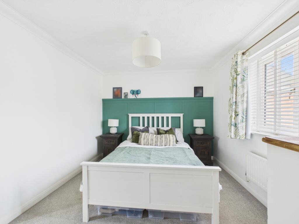 17. CAM04922G0-PR0014-STILL015