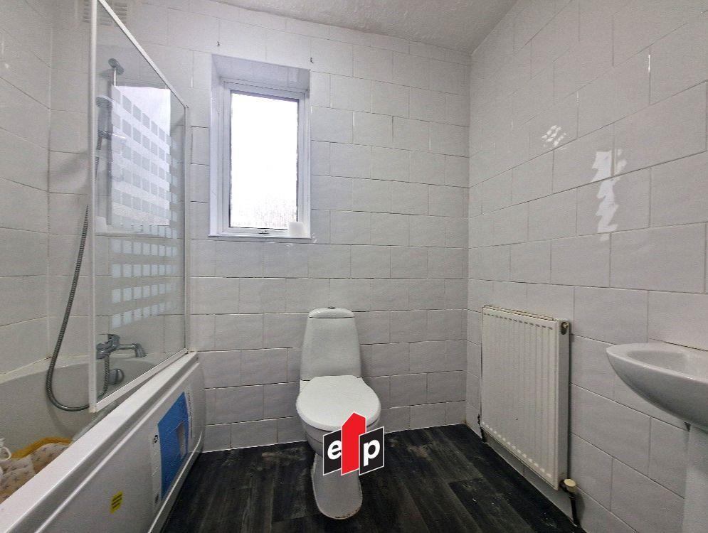 Hocking Road, Wyken - Bathroom