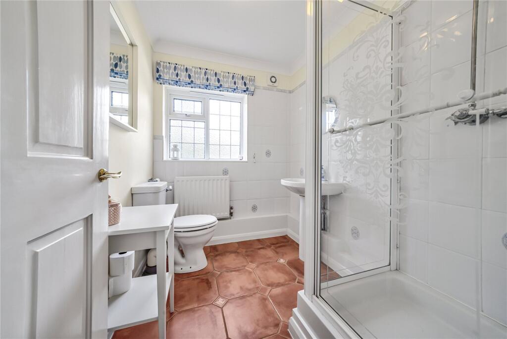 Gf Shower Room