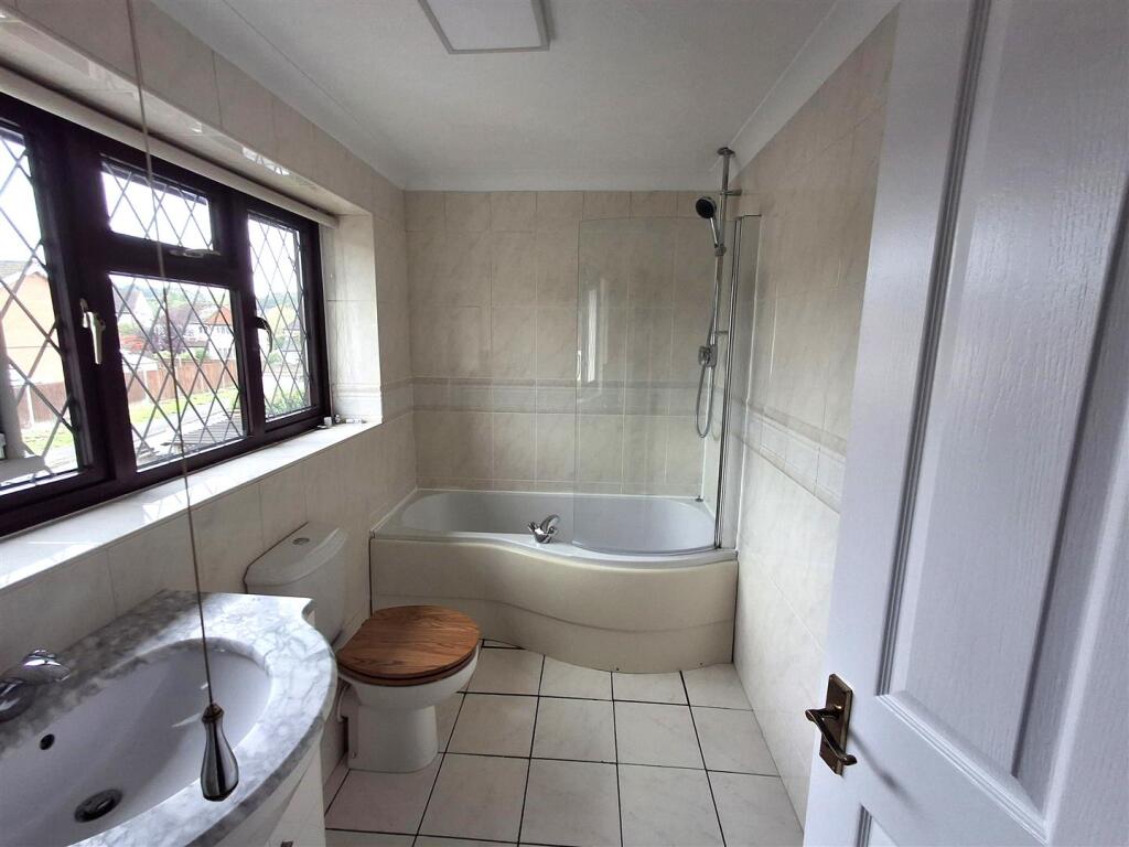 Family bathroom.jpg