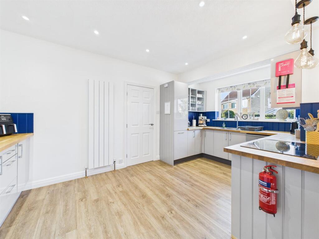 Kitchen: