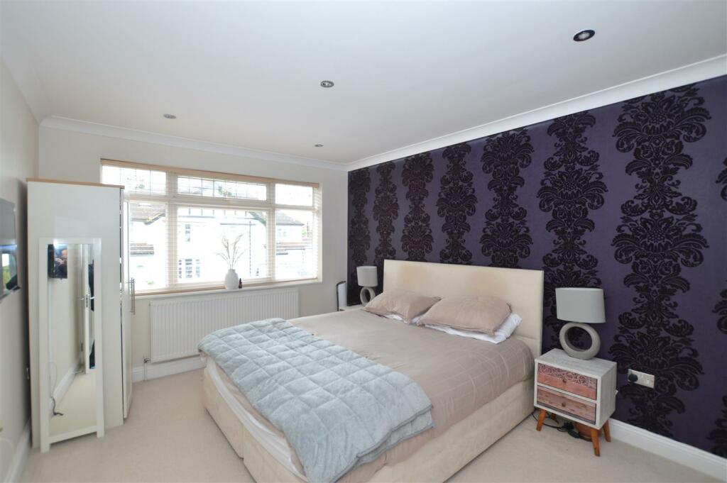 201 Lyndhurst Ave Bed 1 Oct 24.JPG