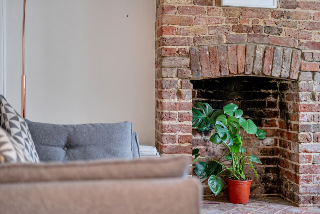 1372662-4-6908a31...