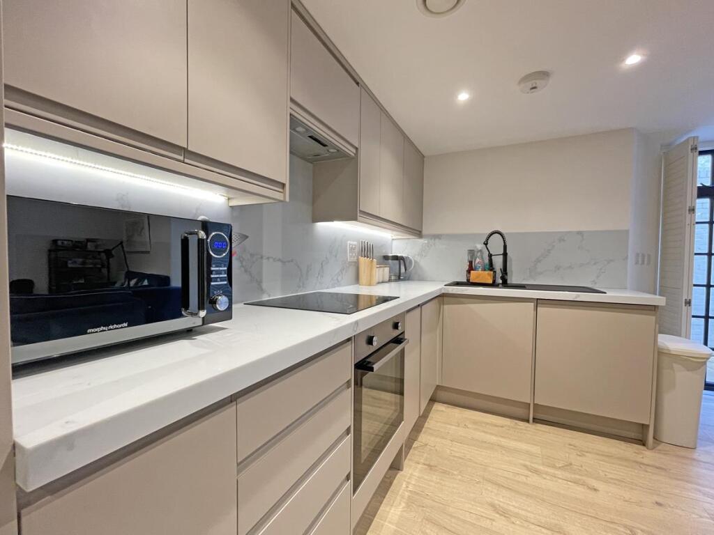 Dudding Court 10 - Kitchen.jpg