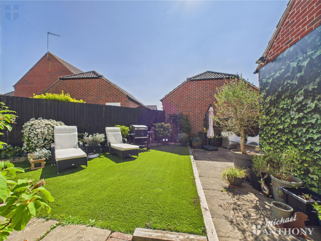 CAM03218G0-PR0626-STILL020