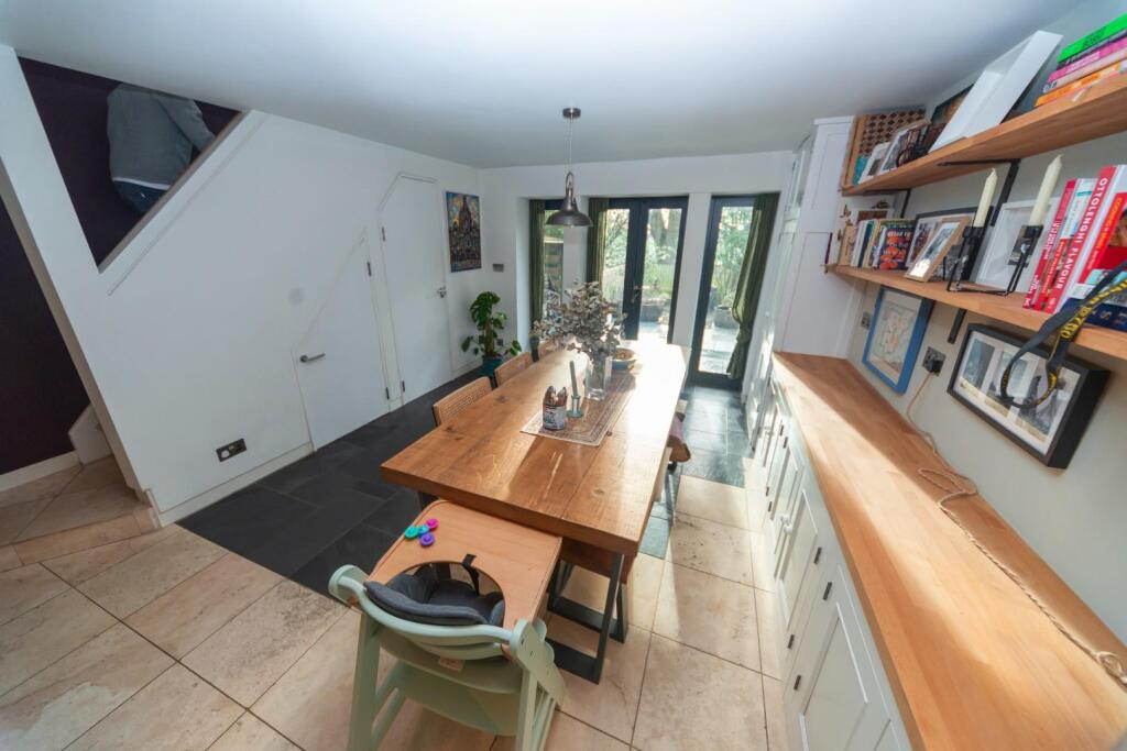 Dining Area of kitchenlJPG