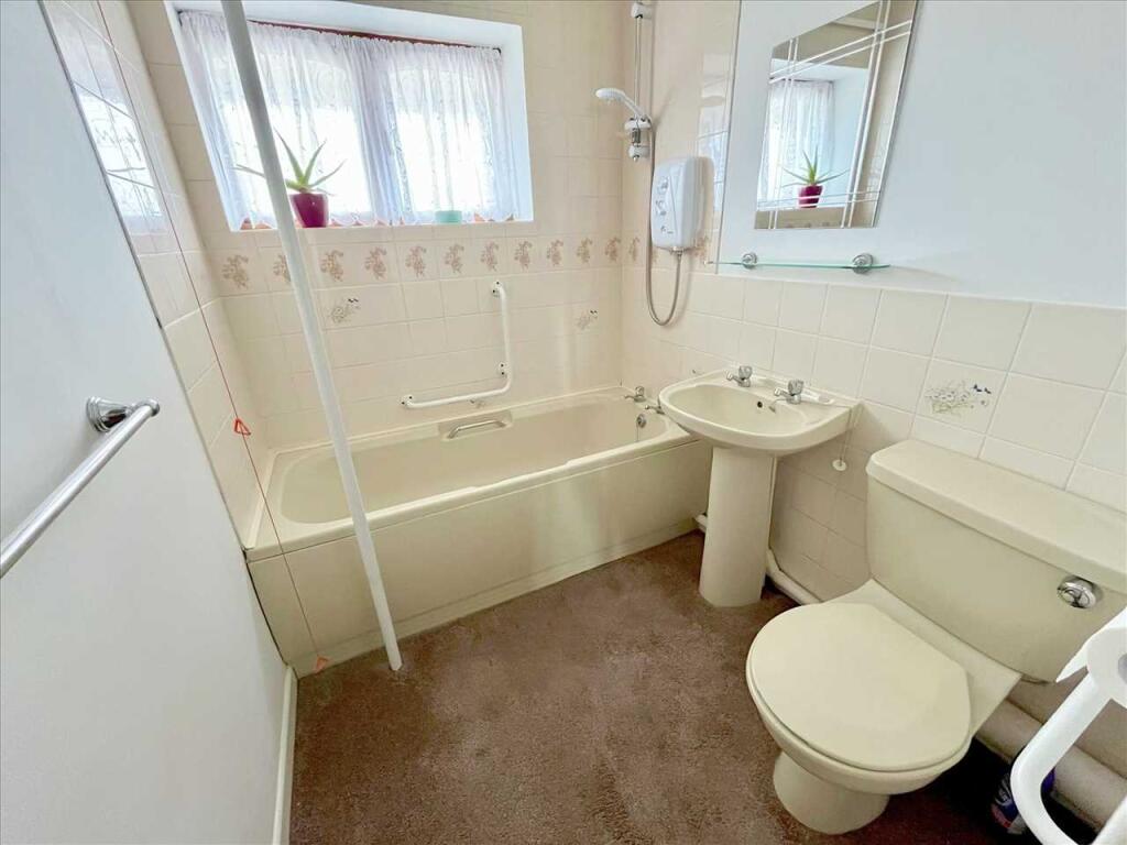 BATHROOM/WC