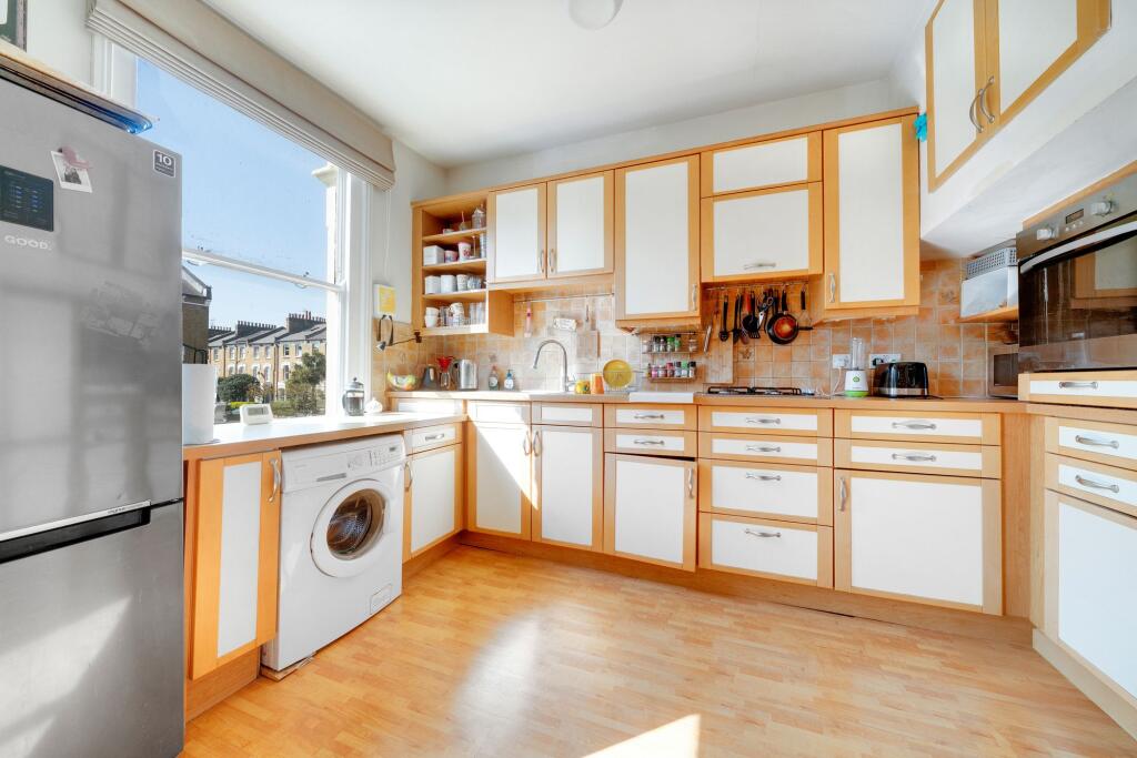 Kitchen/ Dining Area