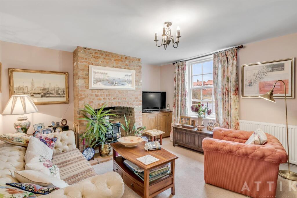 Attik 11 St Johns Road Bungay NR35 1DH (7).jpg