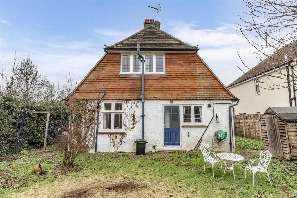 West Cottage, 50 Parvis Road, Byfleet, KT14 7EH - 