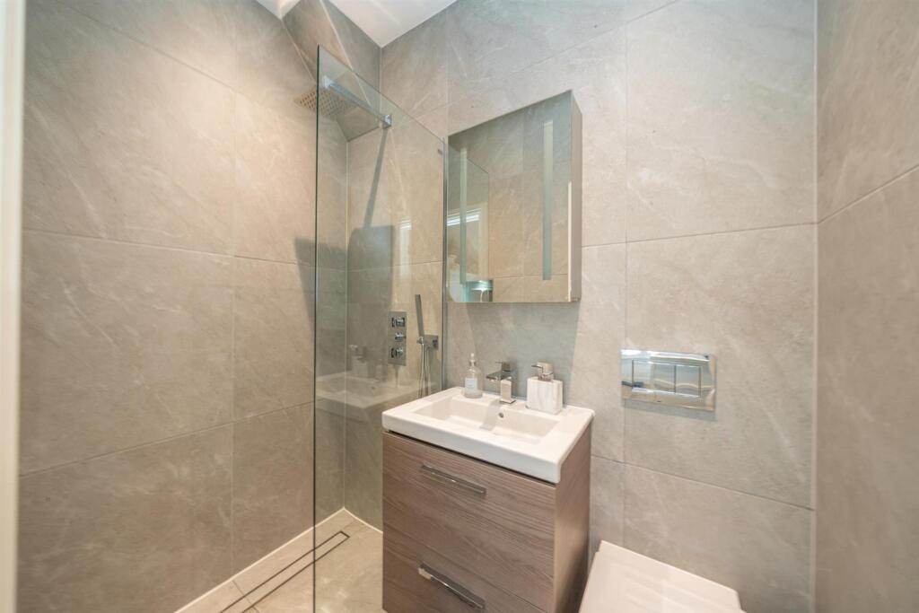 En-Suite to Bedroom 2