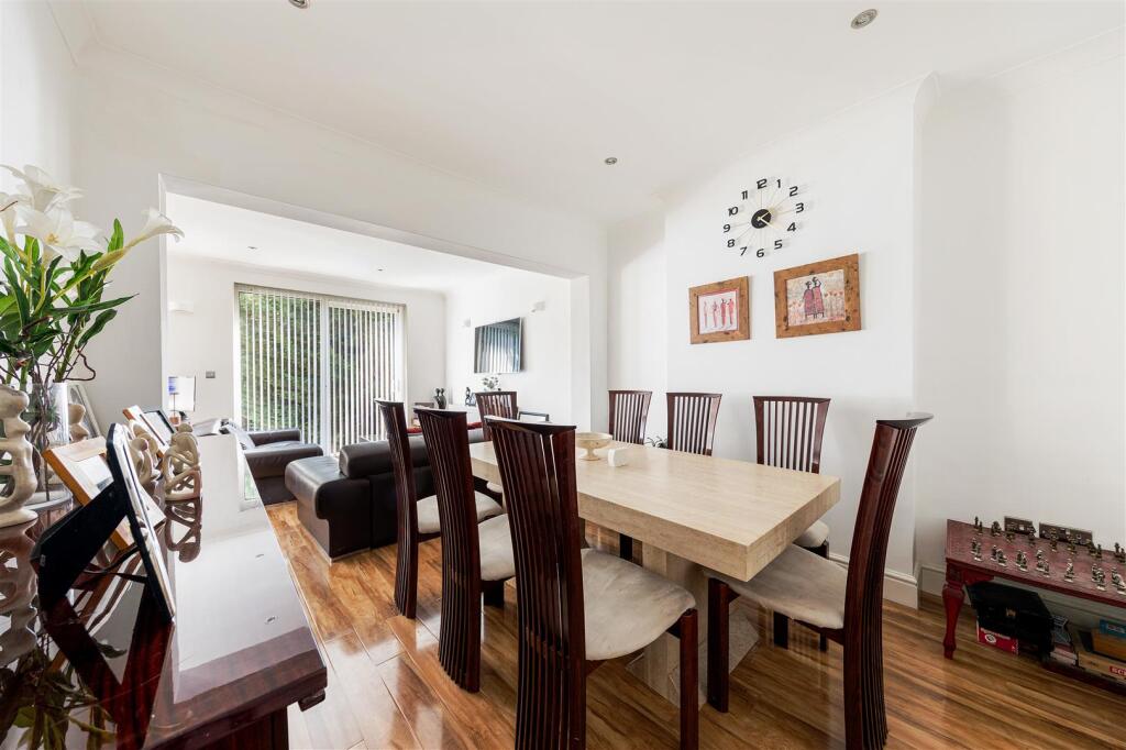 Chingford Avenue E4