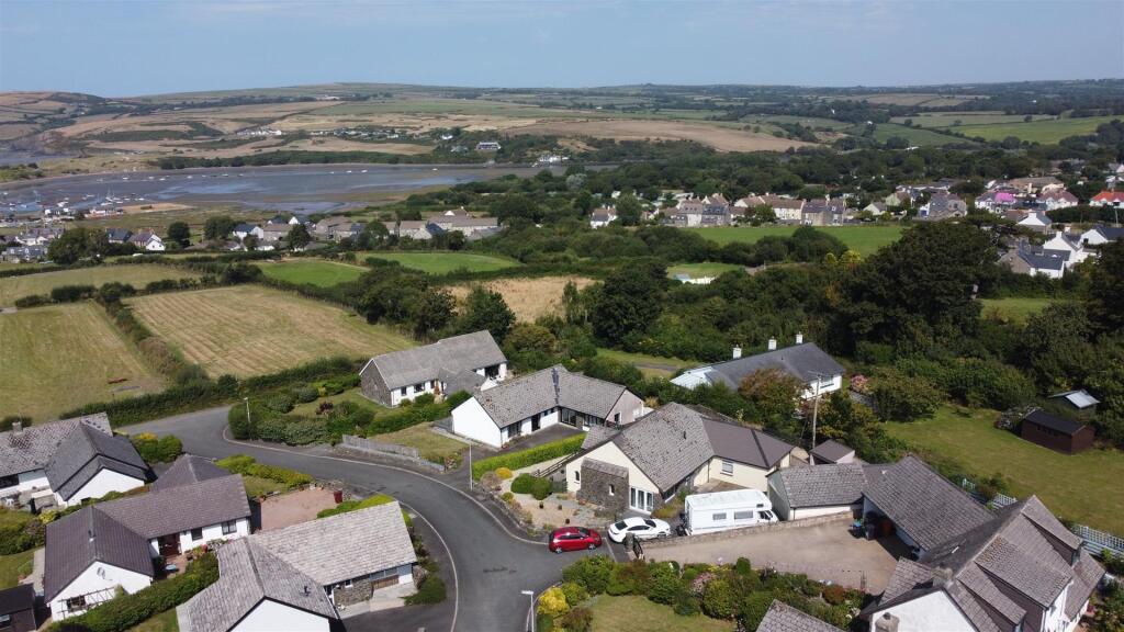 9, Tir Treharne Newport, Pembrokeshire, SA42 0RN 1