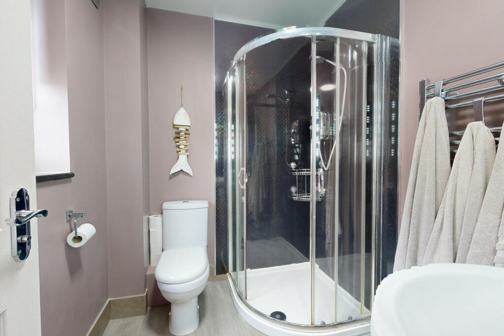 EN SUITE
