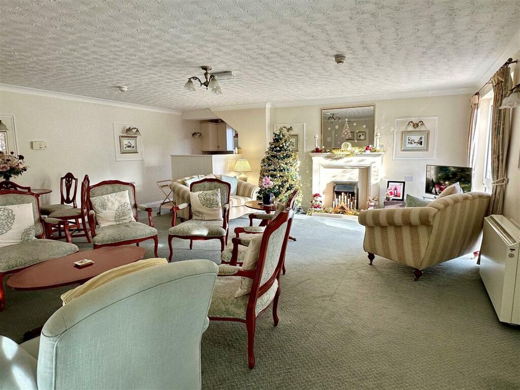 communal lounge