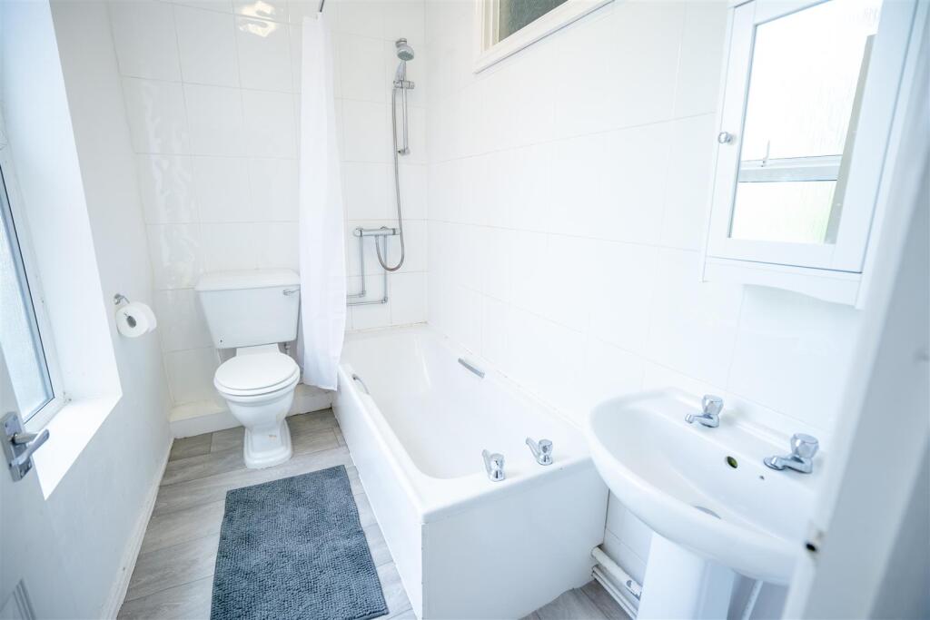 156 crookes bathroom 1.jpg