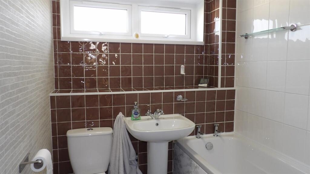 132 The Medway - Bathroom.JPG