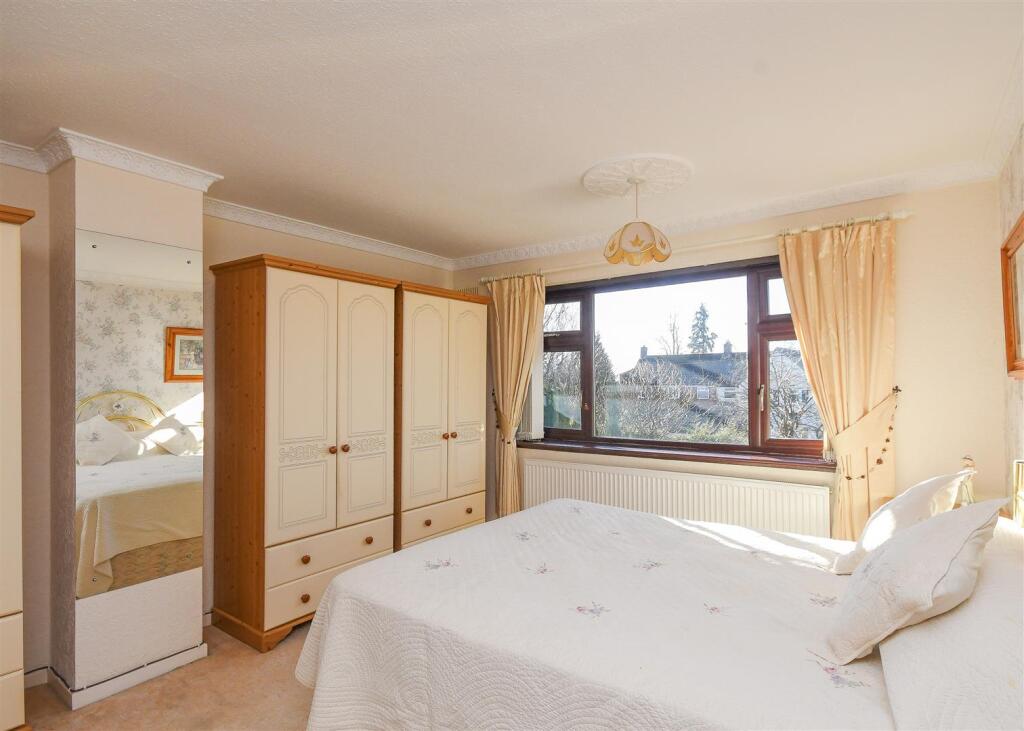7 Yew Tree Road - Bedroom 1.jpg