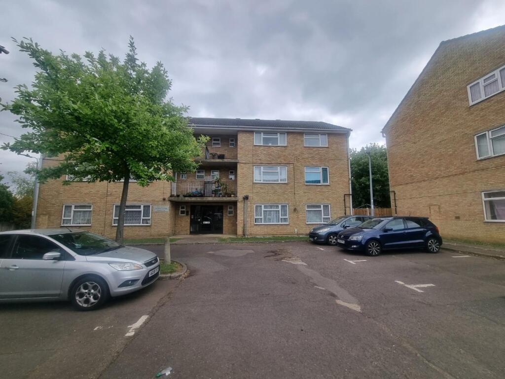 18 Tweed Close Front 1.jpg