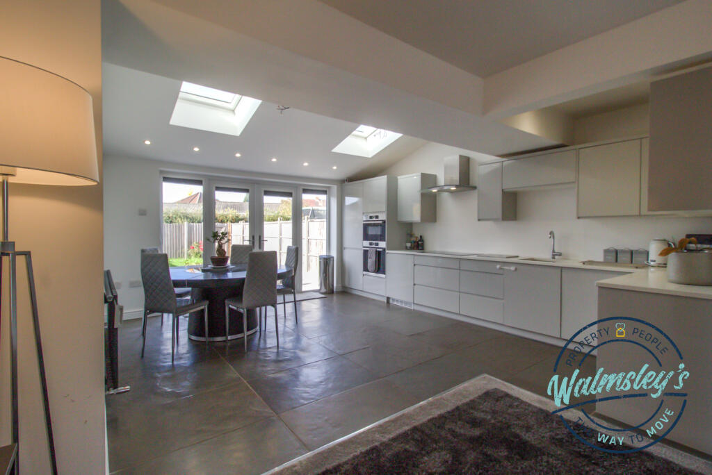 Sociable kitchen &amp; dining_