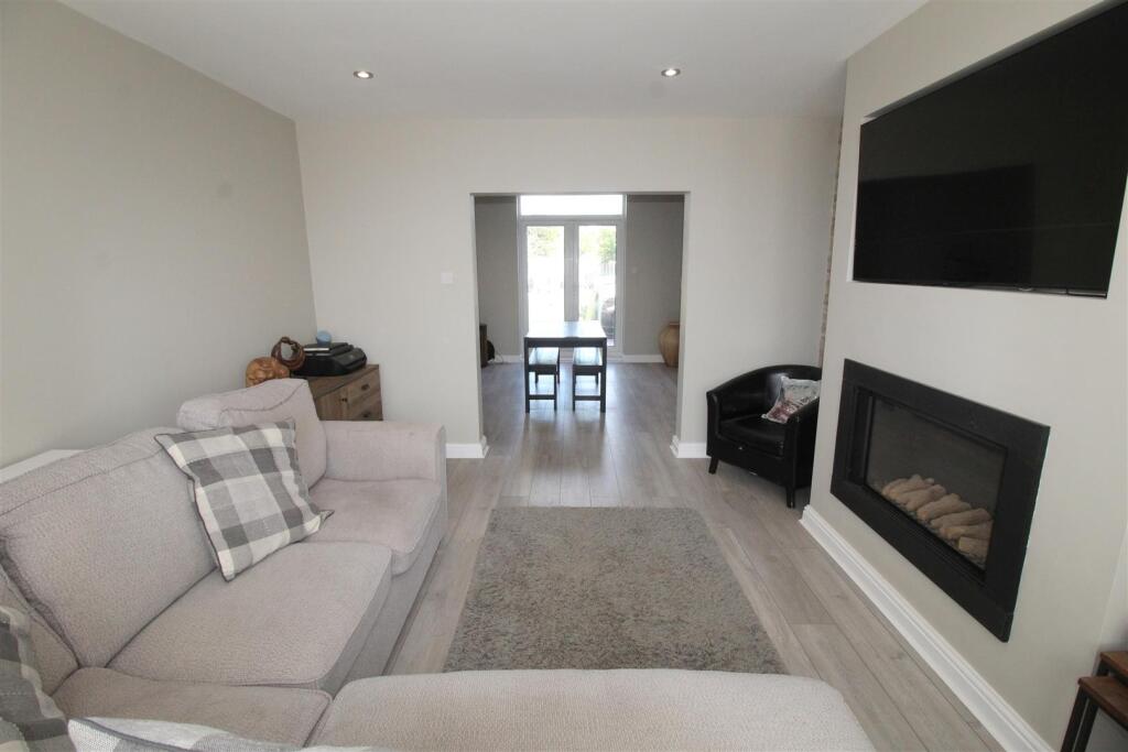 Church Road, 275, lounge 2.JPG