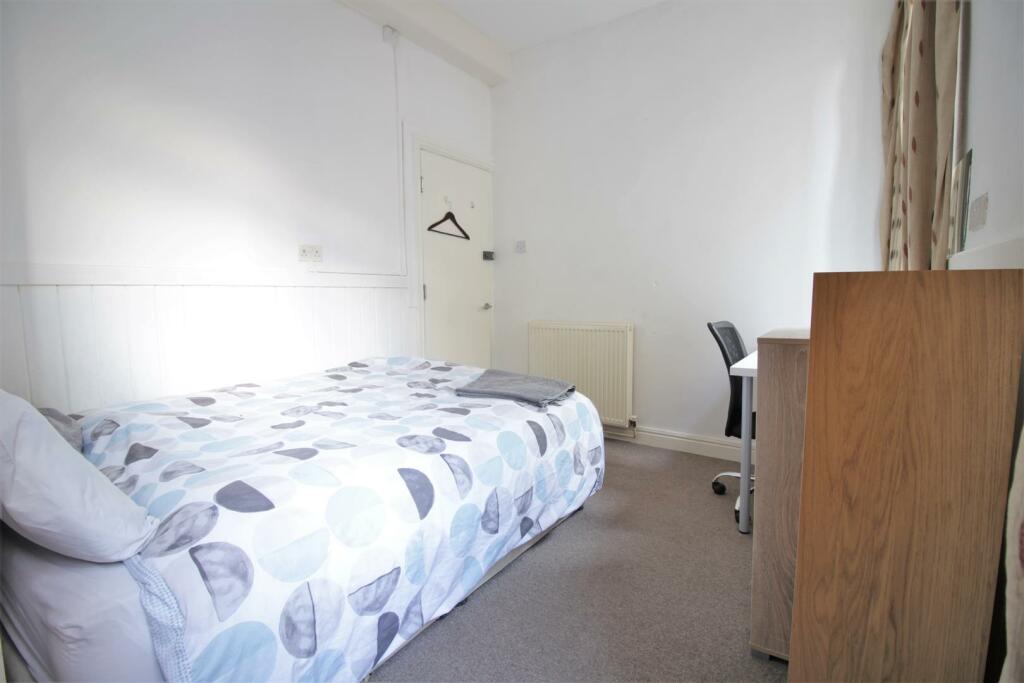 Student-property-sheffield-bedroom 2.JPG