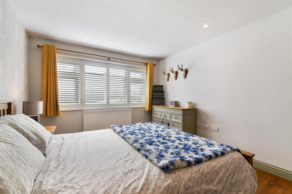 SALTASH CLOSE, 6- (1).jpg