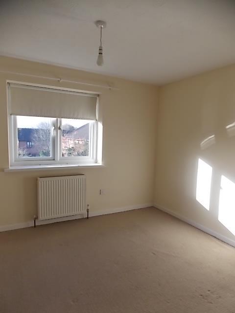 9 Manor - bedroom 2.jpg