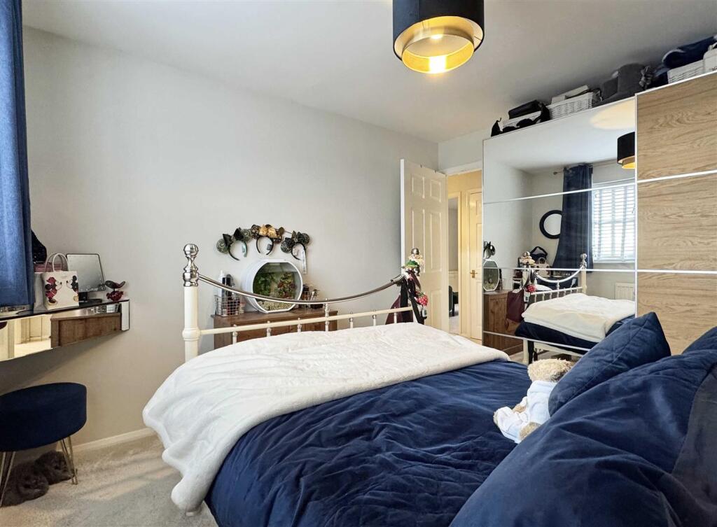 Bed 1b.jpg