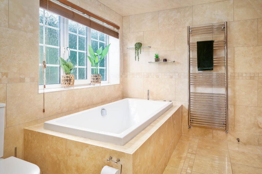 Master bedroom ensuite 