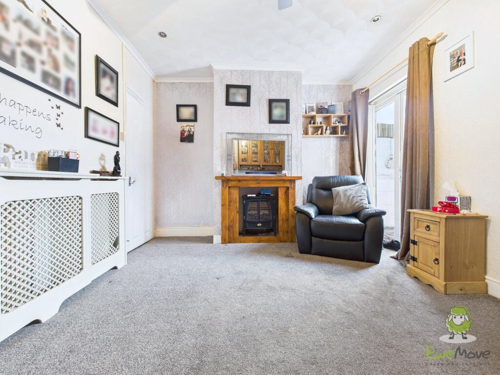 CAM01543G0-PR0158-STILL003