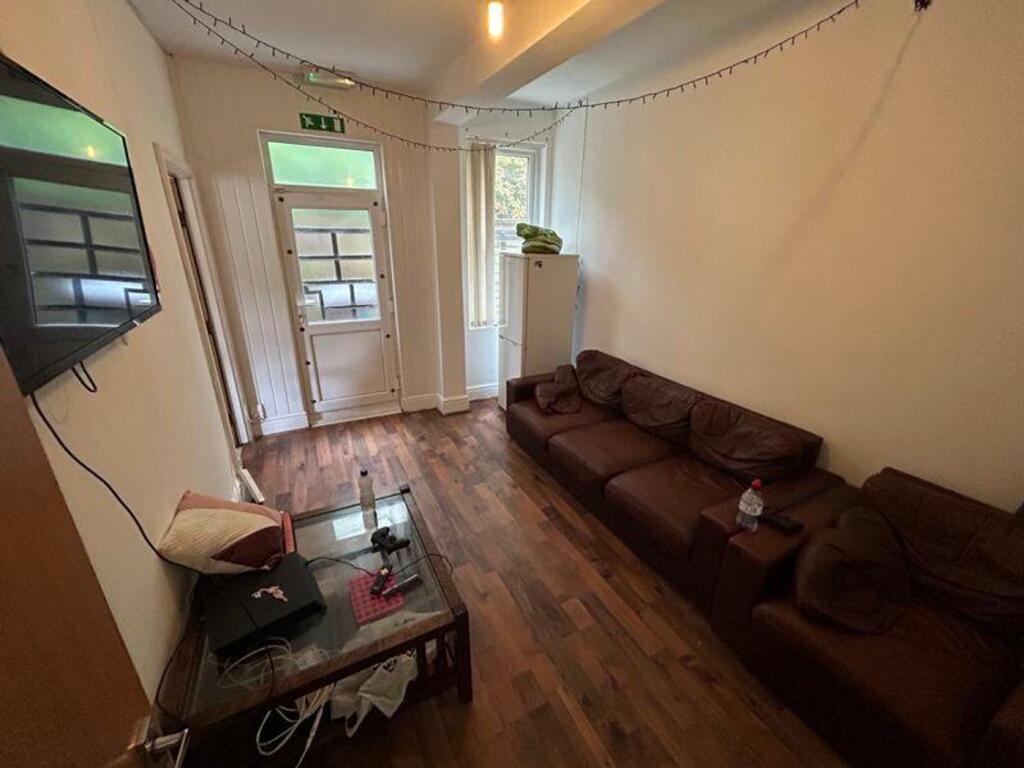 A spacious and inviting large modern living roo...