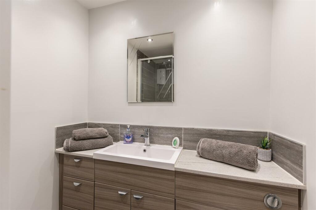 Kays Cottage Shower Room.jpg