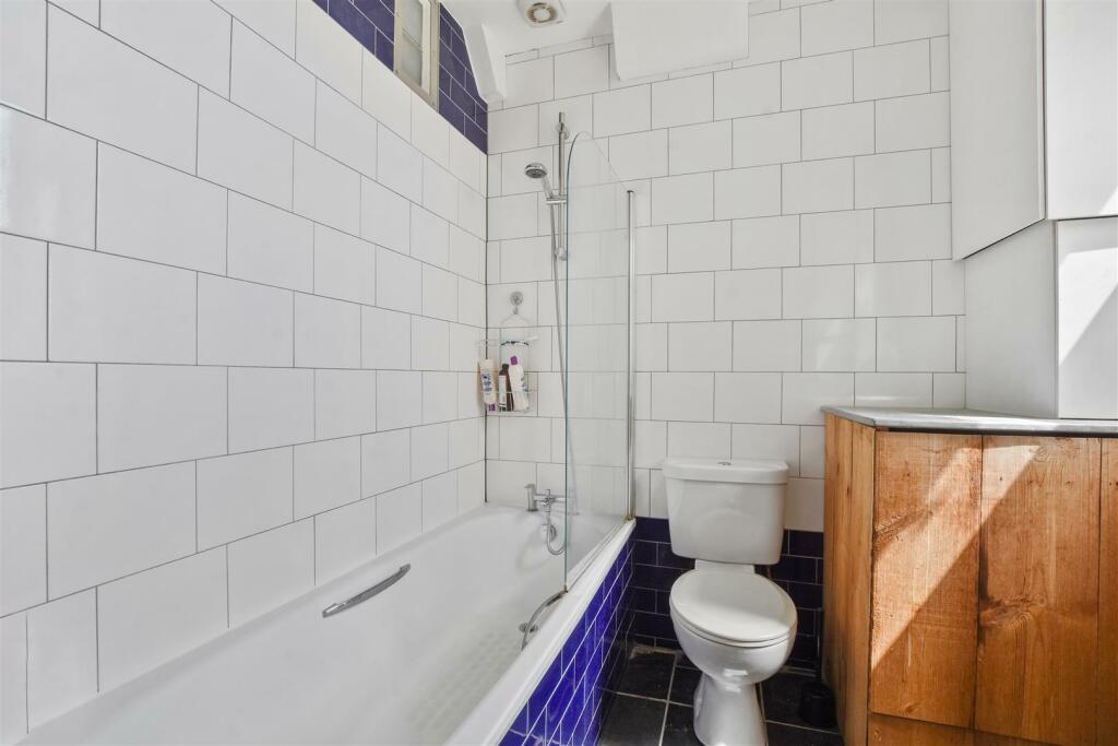 01-8afaGCWT - FFF 25b Pember Road - Bathroom  -Ori