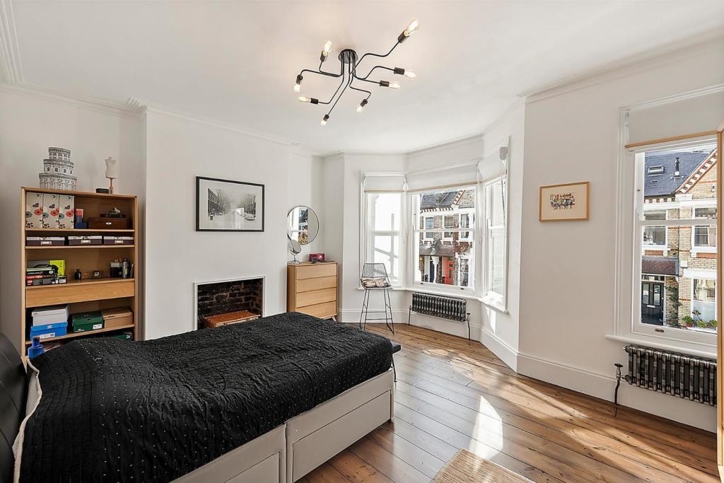Bedroom (1).jpg