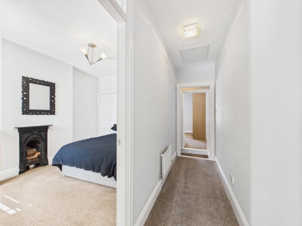 landing into bedroom 2