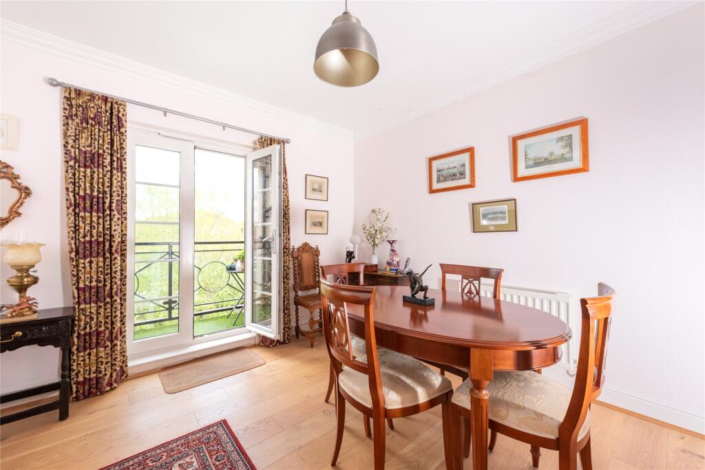 Sitting/Dining Room