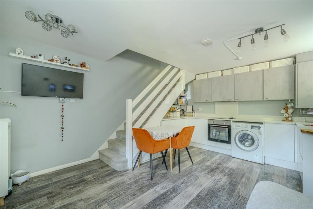 Kitchen/Lounge Dining Room