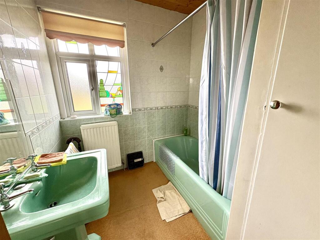Bramleys Estate Agents - Yew Trees - Southowram (7