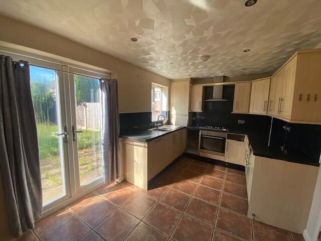 KITCHEN 1 T202509241201.jpg