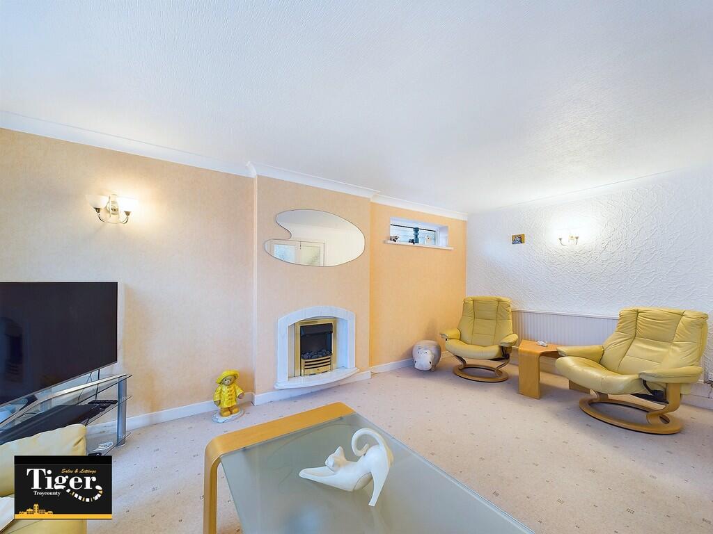 CAM02176G0-PR0453...