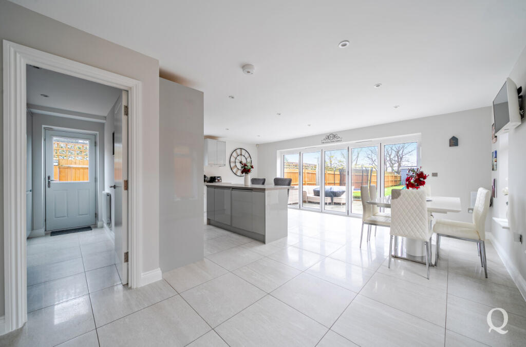 702953b7-8d0c-4d7...